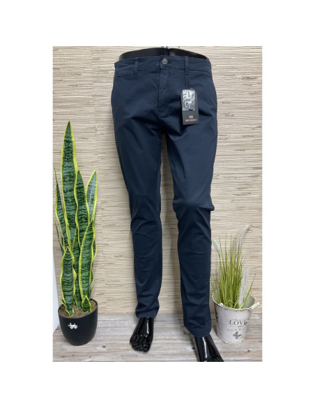 Pantalón hombre semi pitillo licra 