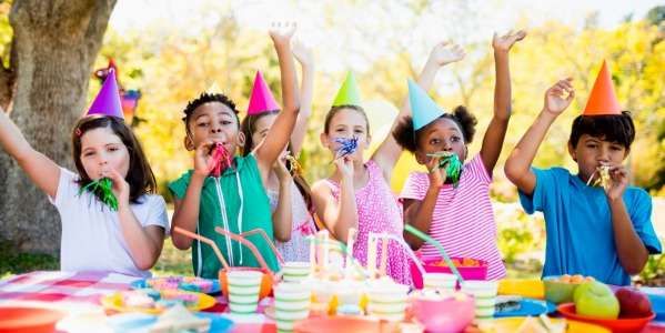 Déjalos comer pastel! 5 ideas de invitación de cumpleaños para mamás de bricolaje